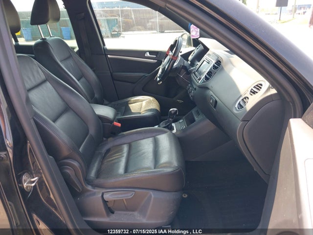 WVGLV7AXXHK014616 Volkswagen 2017