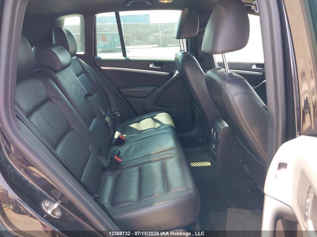 WVGLV7AXXHK014616 Volkswagen 2017