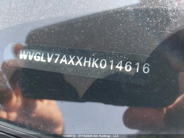 WVGLV7AXXHK014616 Volkswagen 2017