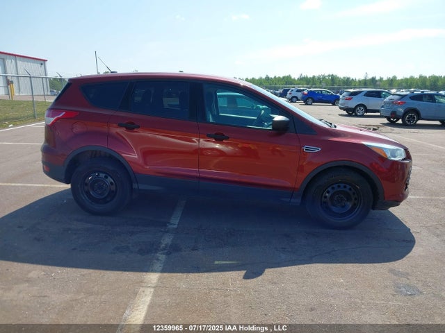 2015 Ford Escape S მანქანა იყიდება აუქციონზე, vin: 1FMCU0F74FUC17053, აუქციონის ნომერი: 12359965