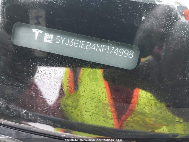 5YJ3E1EB4NF174998 Tesla 2022
