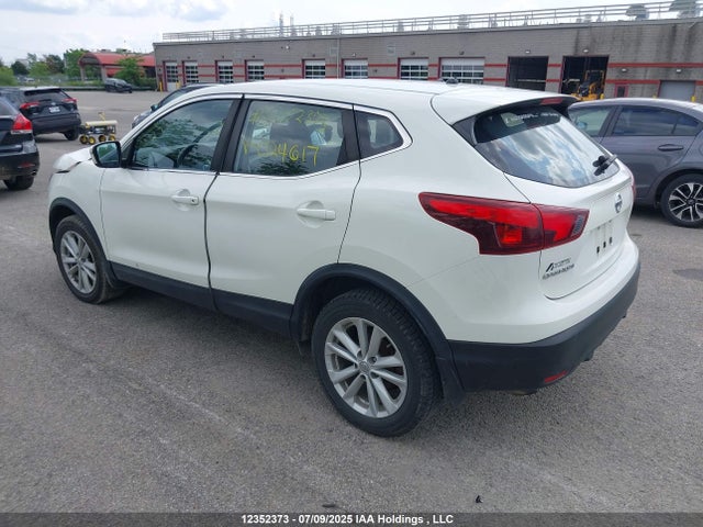 JN1BJ1CP5HW024617 Nissan 2017