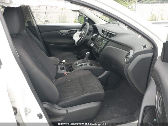 JN1BJ1CP5HW024617 Nissan 2017