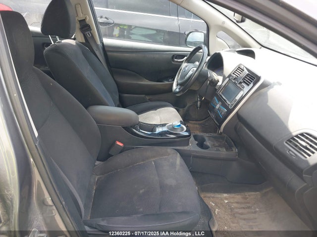 1N4BZ0CP6GC313768 Nissan 2016