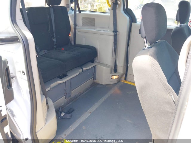 2C4RDGBG0GR146137 Dodge Grand Caravan