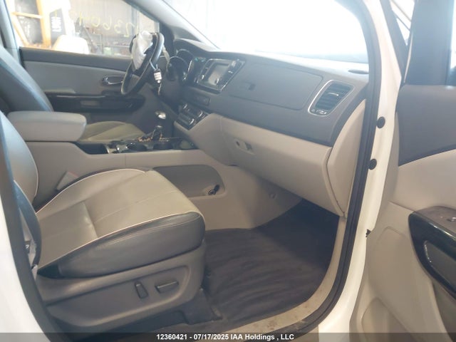 KNDMC5C1XJ6366119 KIA Sedona