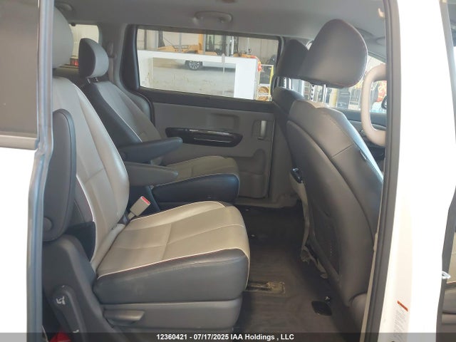 KNDMC5C1XJ6366119 KIA Sedona