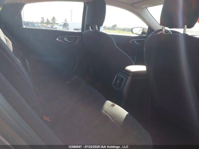 1C3CCCAG2FN740506 Chrysler 2015