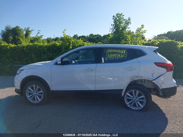 JN1BJ1CP6JW159353 Nissan 2018