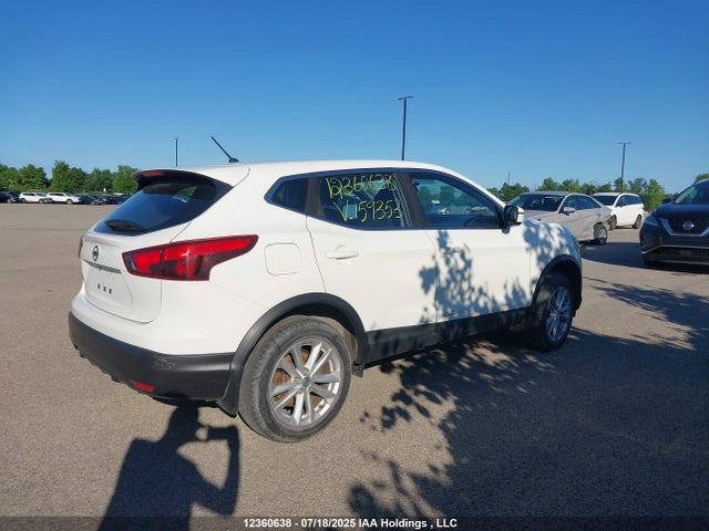JN1BJ1CP6JW159353 Nissan 2018