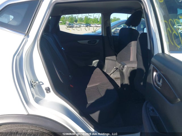 JN1BJ1CP6JW159353 Nissan 2018