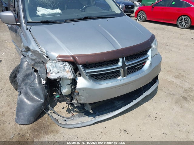 2C4RDGDG9FR633736 Dodge Grand Caravan