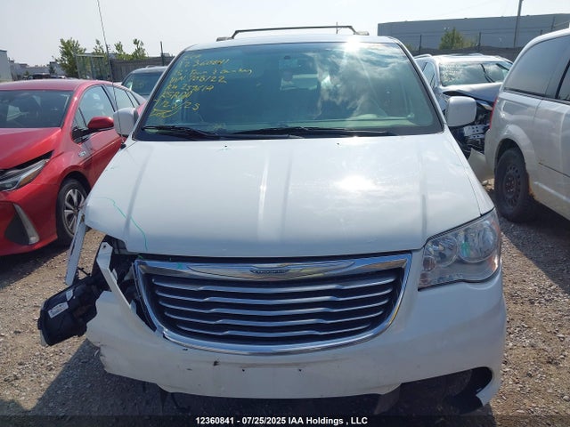 2C4RC1CG8FR708122 Chrysler Town and Country