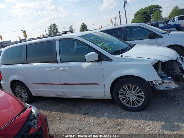 2C4RC1CG8FR708122 Chrysler Town and Country
