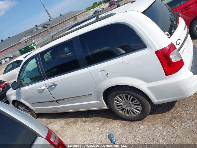 2C4RC1CG8FR708122 Chrysler Town and Country