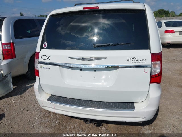 2C4RC1CG8FR708122 Chrysler Town and Country