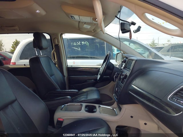 2C4RC1CG8FR708122 Chrysler Town and Country