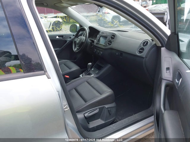 WVGNV7AX3HK008889 Volkswagen Tiguan