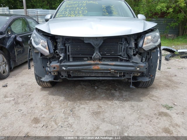 WVGNV7AX3HK008889 Volkswagen Tiguan