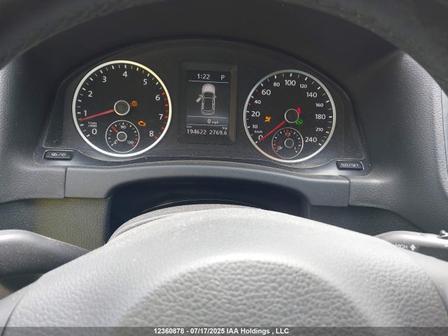 WVGNV7AX3HK008889 Volkswagen Tiguan