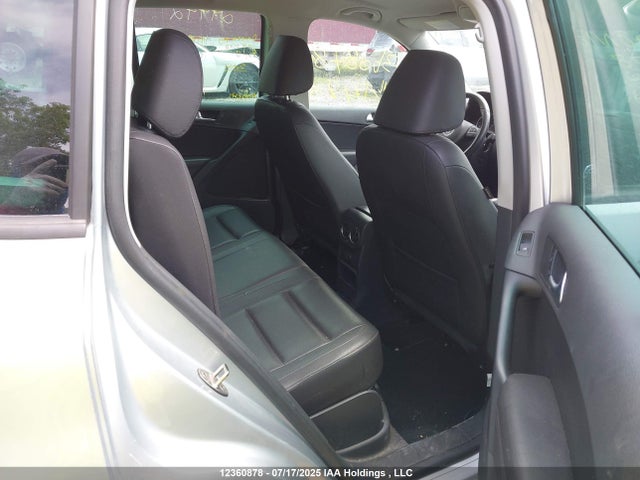 WVGNV7AX3HK008889 Volkswagen Tiguan