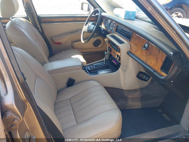 12361177 :رقم المزاد ، SAJBN1044HC471776 vin ، 1987 Jaguar Xj12 مزاد بيع