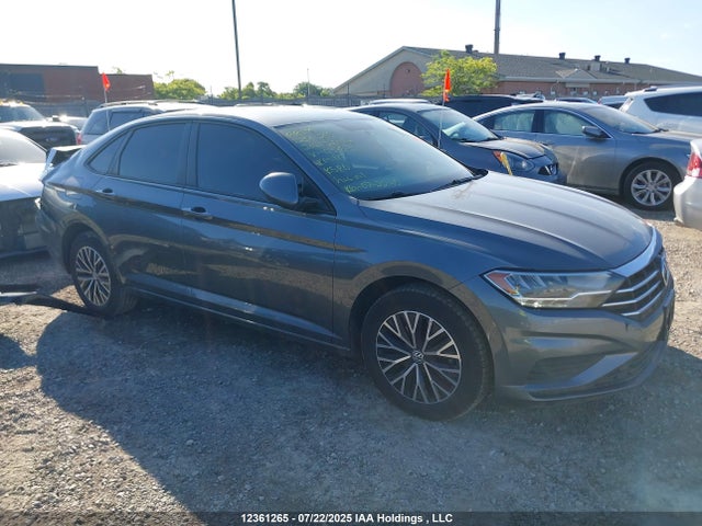 3VWC57BU9MM037832 Volkswagen tsi