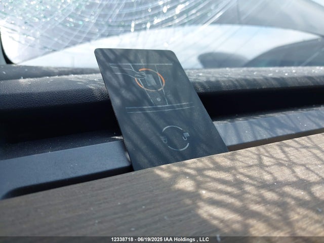 Tesla Model Y 2022 7SAYGDEE2NF393716 Image 11