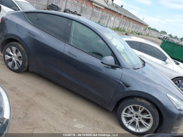 Tesla Model Y 2022 7SAYGDEE2NF393716 Image 13