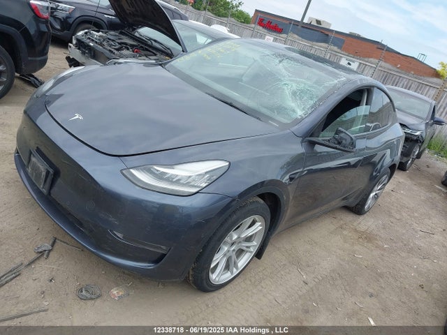 Tesla Model Y 2022 7SAYGDEE2NF393716 Image 2