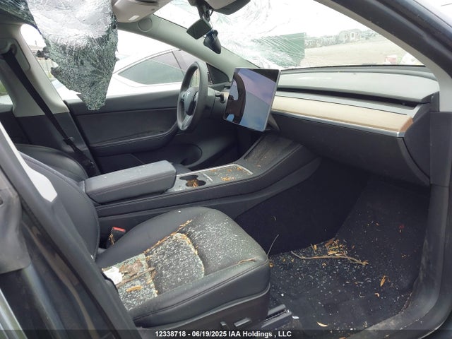 Tesla Model Y 2022 7SAYGDEE2NF393716 Image 5