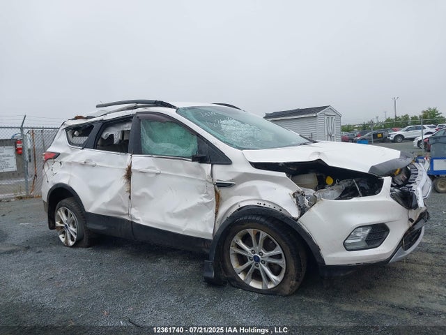 1FMCU9G97HUA70251 Ford 2017