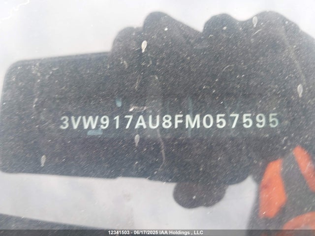 3VW917AU8FM057595 Volkswagen 2015