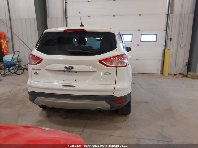 1FMCU9GX5GUB63637 Ford 2016