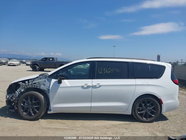 Chrysler 2025 2025 2C4RC1GG1SR545768 Image 15
