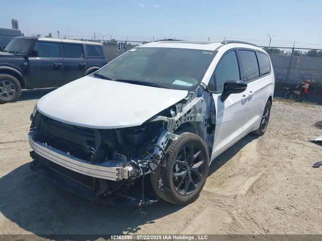 Chrysler 2025 2025 2C4RC1GG1SR545768 Image 2