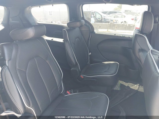 Chrysler 2025 2025 2C4RC1GG1SR545768 Image 8