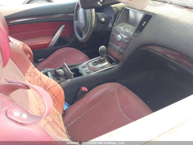 JN1CV6FE3FM810909 Infiniti 2015