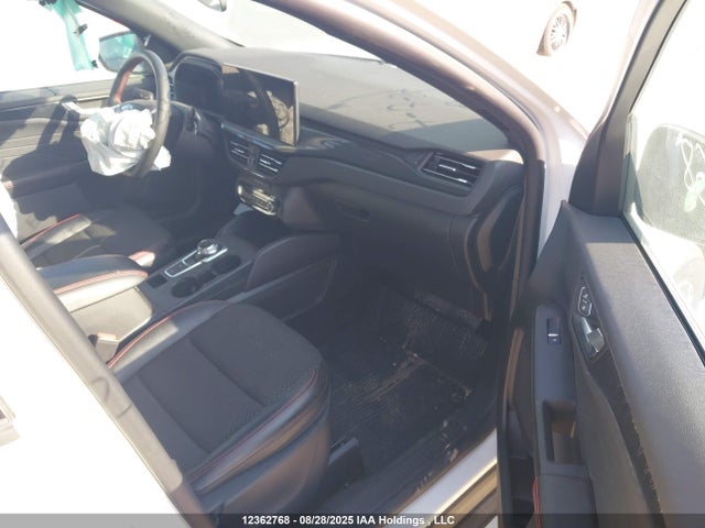 1FMCU9MN2RUA76039 Ford Escape St Line