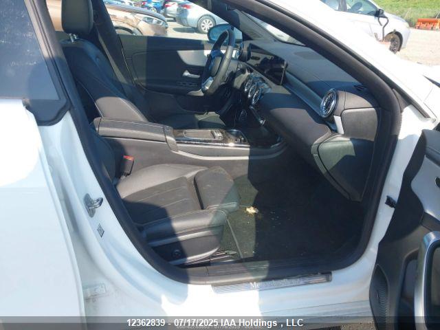 W1K5J4HB1SN528092 Mercedes-Benz m260