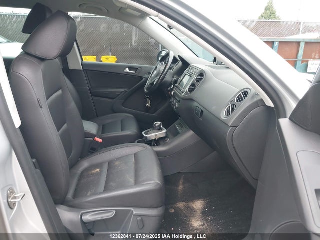 WVGNV7AX0HW500806 Volkswagen Tiguan
