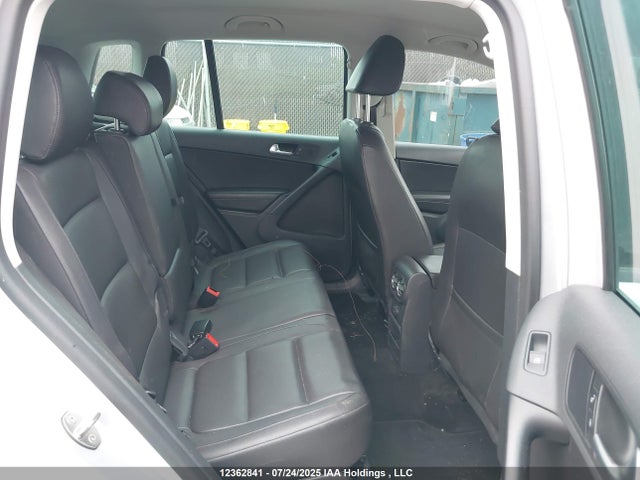 WVGNV7AX0HW500806 Volkswagen Tiguan