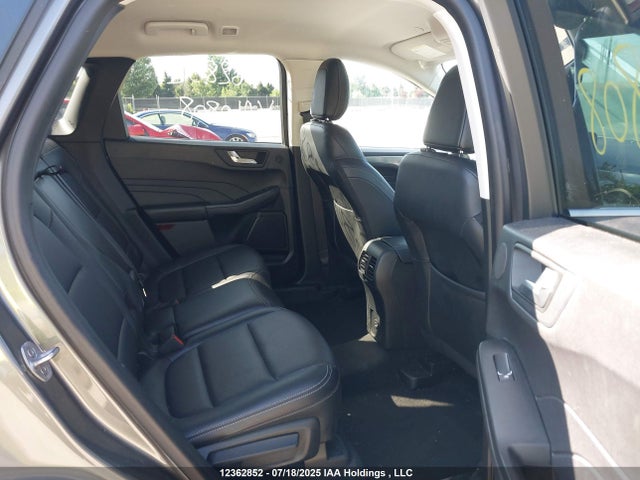 1FMCU9DZ3MUA40808 Ford hev/phev
