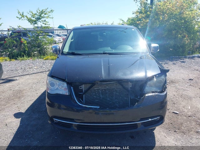 2C4RC1GG1FR525638 Chrysler Town and Country