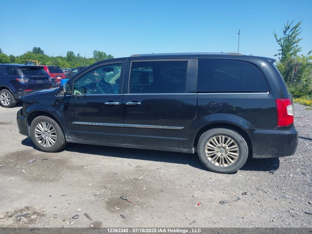2C4RC1GG1FR525638 Chrysler Town and Country