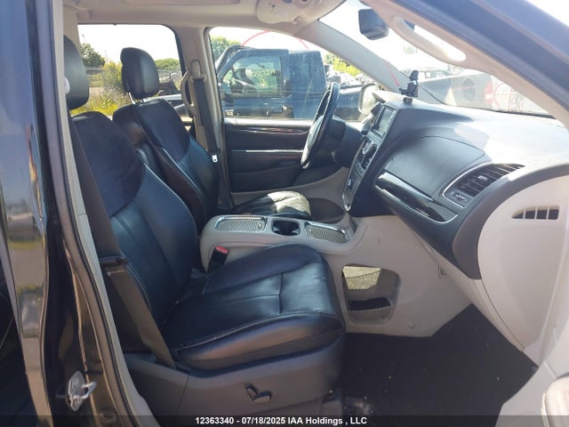2C4RC1GG1FR525638 Chrysler Town and Country