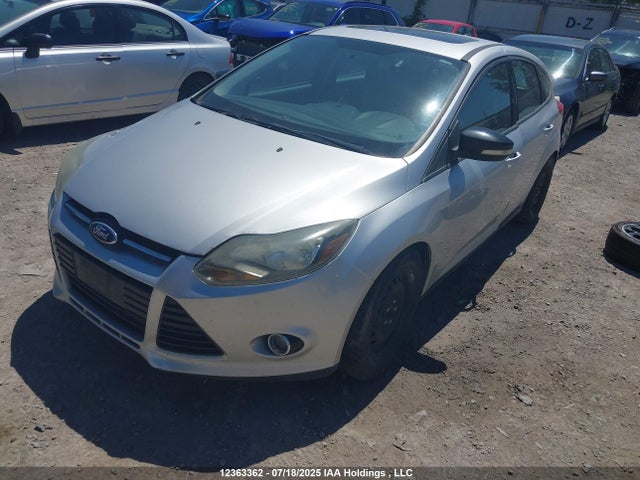 Ford Focus 2014 1FADP3K28EL267489 Image 2