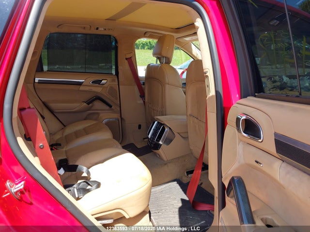 Porsche 2017 2017 WP1AA2A29HKA84413 Image 8
