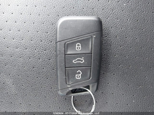 3VWE57BU7KM217896 Volkswagen 1.8 tsi
