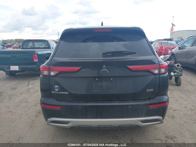 JA4J4VA82PZ613828 Mitsubishi Outlander
